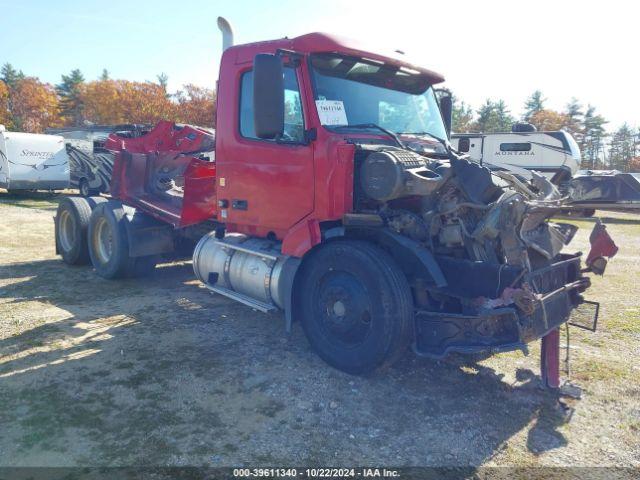  Salvage Volvo Vn