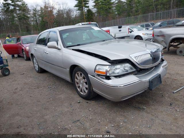  Salvage Lincoln Towncar