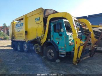  Salvage Peterbilt 320