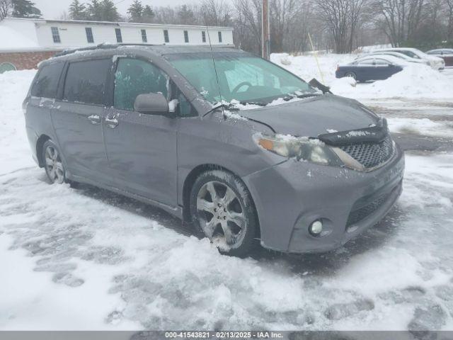  Salvage Toyota Sienna