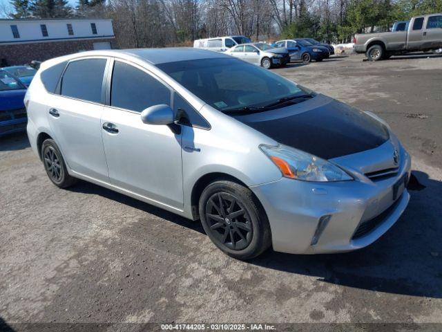  Salvage Toyota Prius v