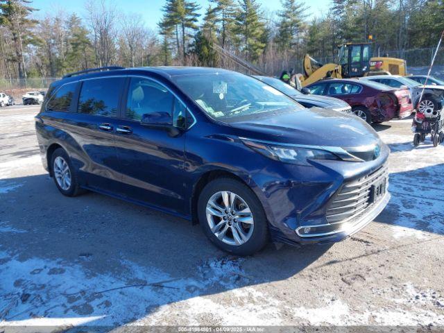  Salvage Toyota Sienna