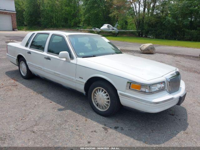  Salvage Lincoln Towncar