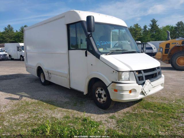  Salvage Isuzu Commercial Van