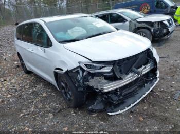  Salvage Chrysler Pacifica