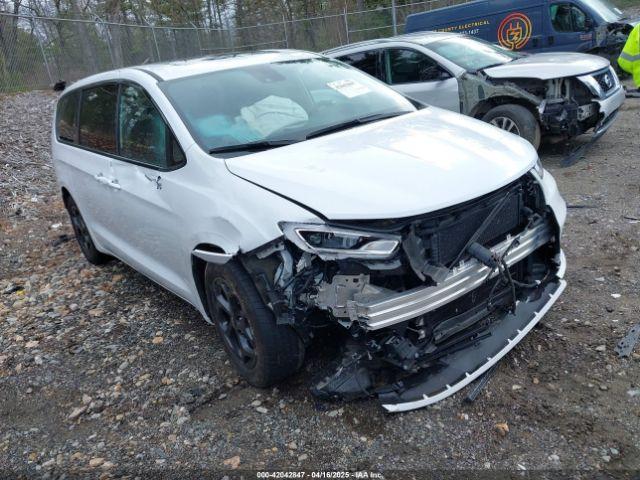  Salvage Chrysler Pacifica