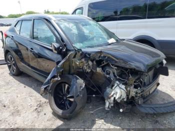  Salvage Nissan Kicks