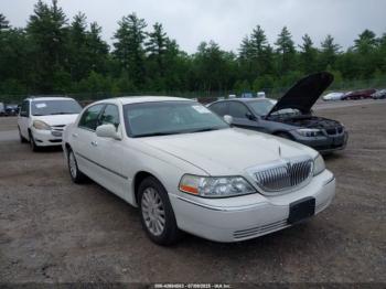  Salvage Lincoln Towncar