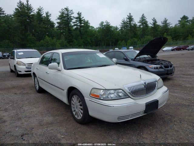  Salvage Lincoln Towncar