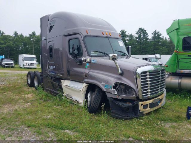  Salvage Freightliner Cascadia 125