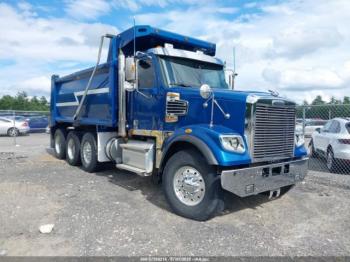  Salvage Freightliner Sd122