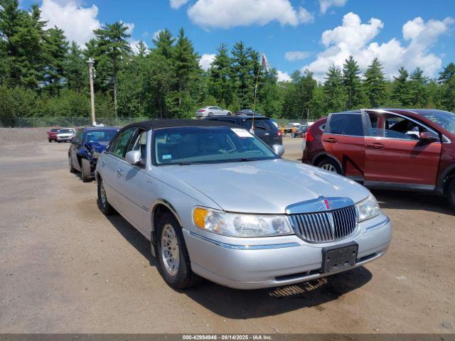  Salvage Lincoln Towncar