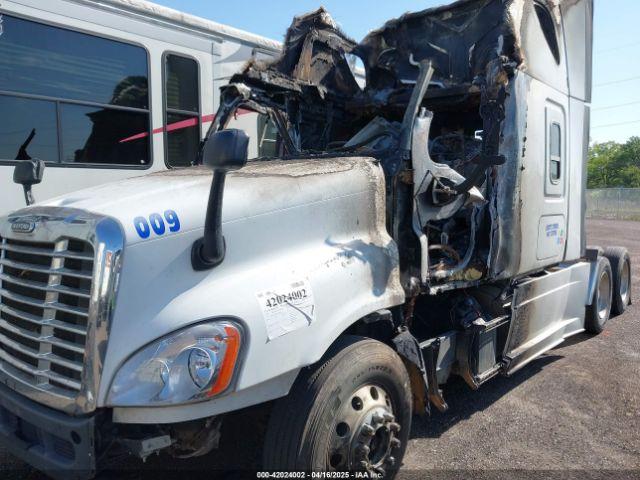 Salvage Freightliner Cascadia 125