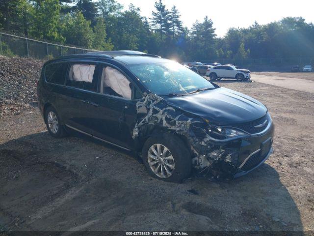  Salvage Chrysler Pacifica