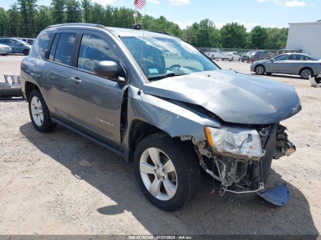  Salvage Jeep Compass