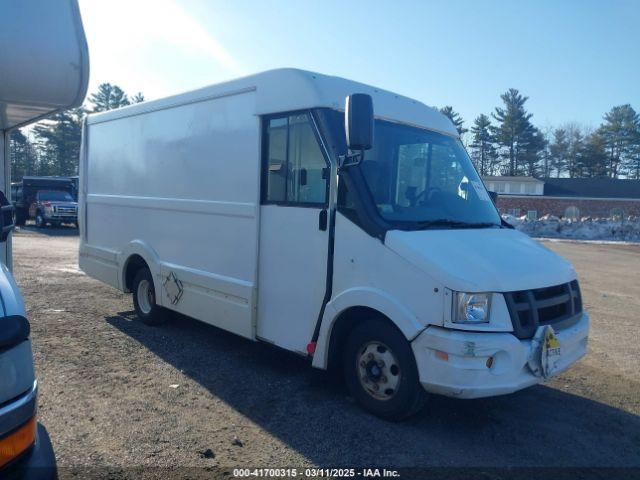  Salvage Isuzu Commercial Van