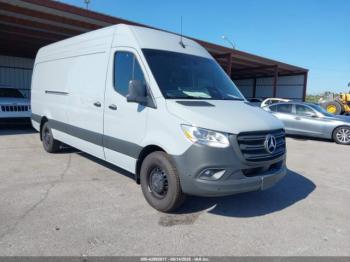  Salvage Mercedes-Benz Sprinter 2500