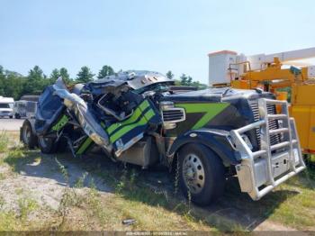  Salvage Freightliner Sd122