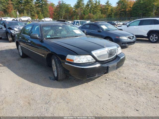  Salvage Lincoln Towncar