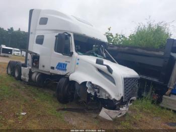  Salvage Volvo Vnl