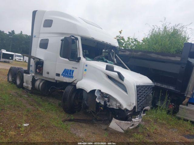  Salvage Volvo Vnl