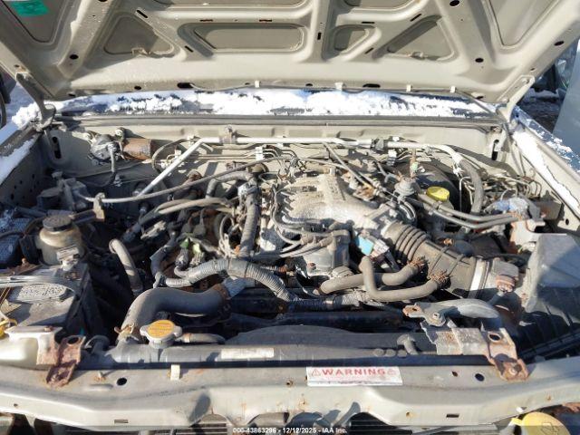 Nissan Frontier Xe-v6 Image 3