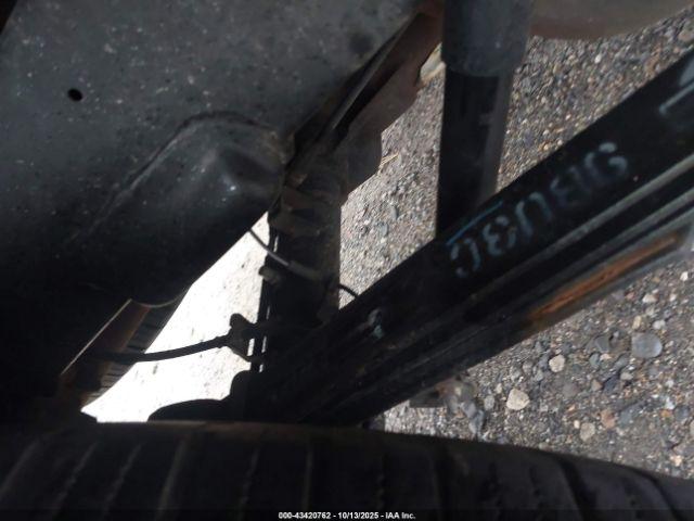 Nissan Frontier King Cab S 4x4 Image 16