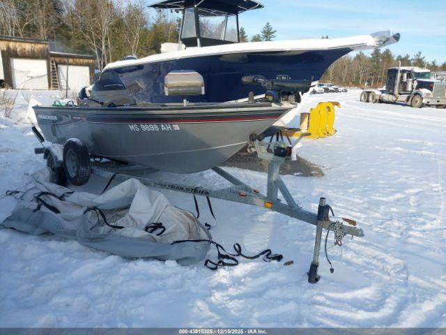  Salvage Tracker 16 Ft Aluminum