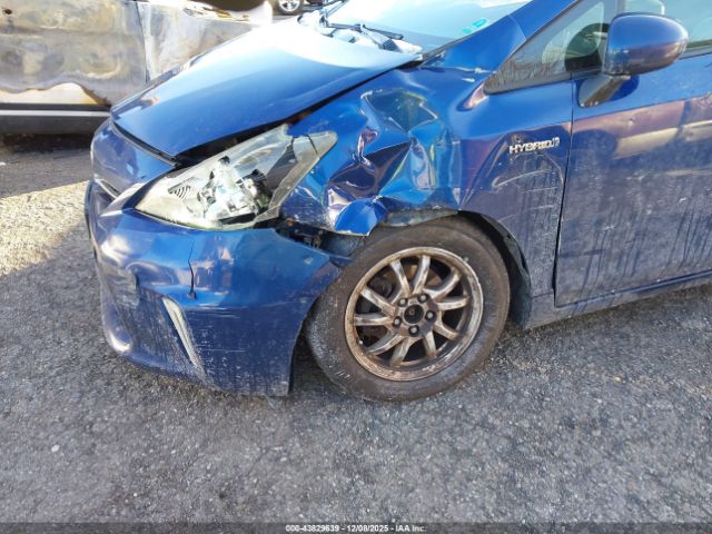 Toyota Prius v Three Image 2