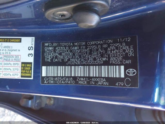 Toyota Prius v Three Image 7