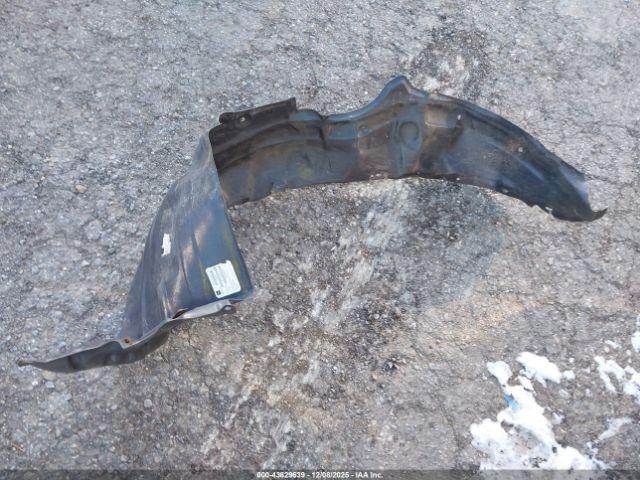 Toyota Prius v Three Image 14