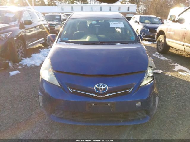 Toyota Prius v Three Image 11