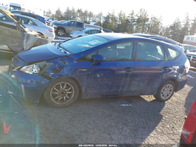 Toyota Prius v Three Image 13