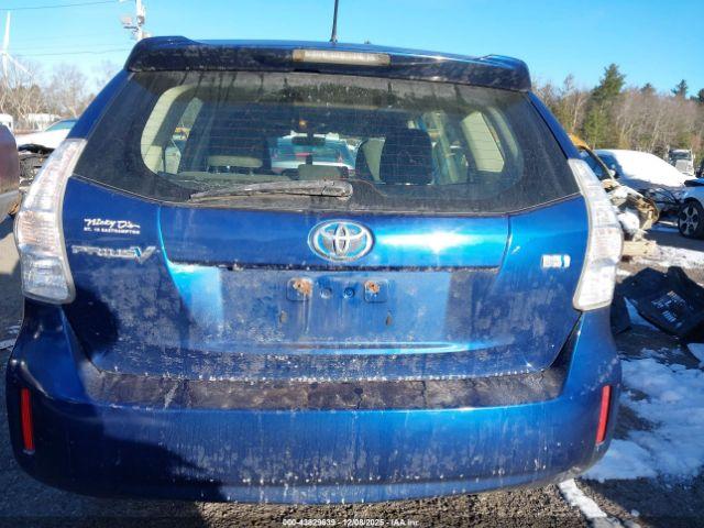 Toyota Prius v Three Image 10