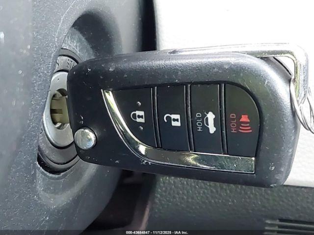 Toyota Corolla Le Image 12