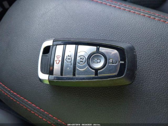 Ford Escape St-line Image 15