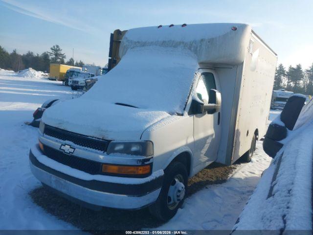 Chevrolet Express 3500 Image 4