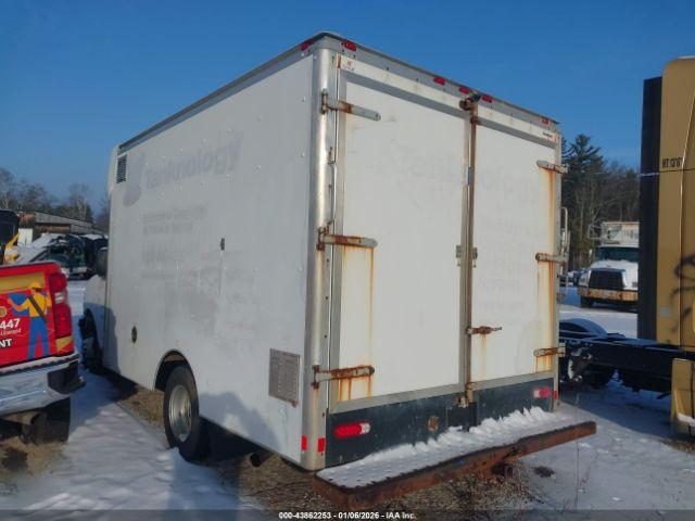 Chevrolet Express 3500 Image 16