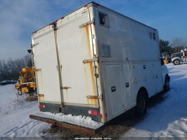 Chevrolet Express 3500 Image 15