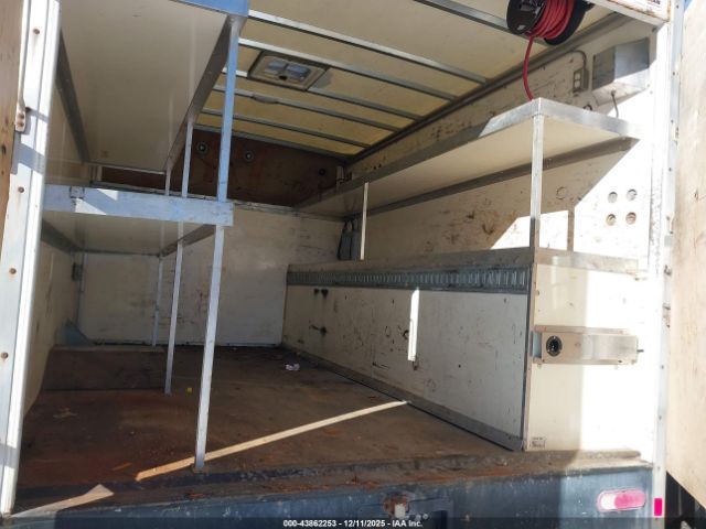 Chevrolet Express 3500 Image 2