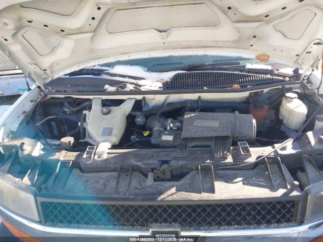 Chevrolet Express 3500 Image 8