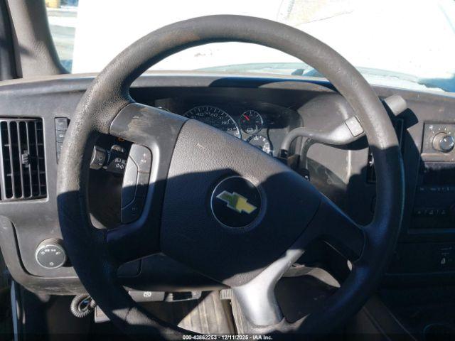 Chevrolet Express 3500 Image 7