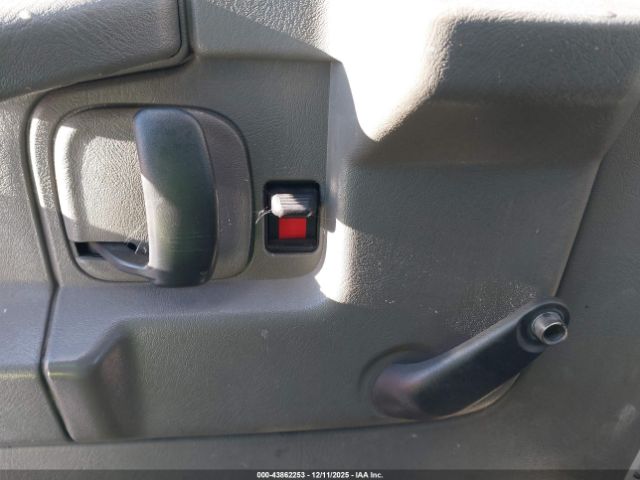 Chevrolet Express 3500 Image 13