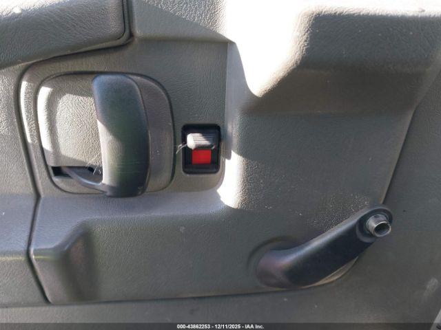 Chevrolet Express 3500 Image 13