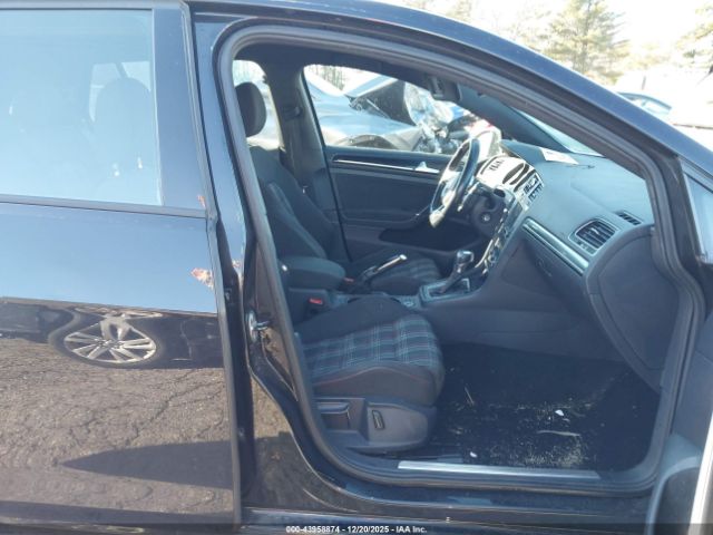 Volkswagen Golf S 4-door Image 8