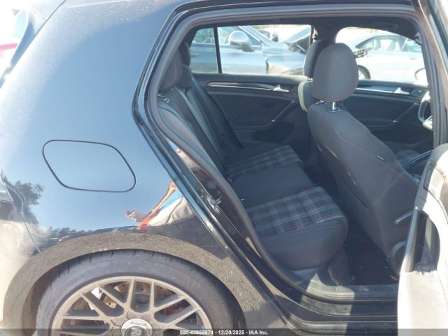 Volkswagen Golf S 4-door Image 6