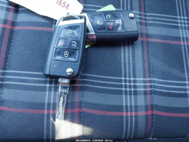 Volkswagen Golf S 4-door Image 3