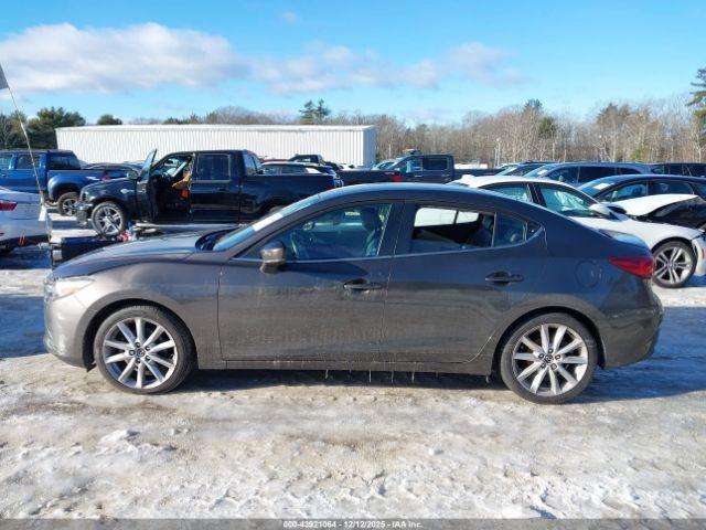 Mazda Mazda3 Touring Image 3