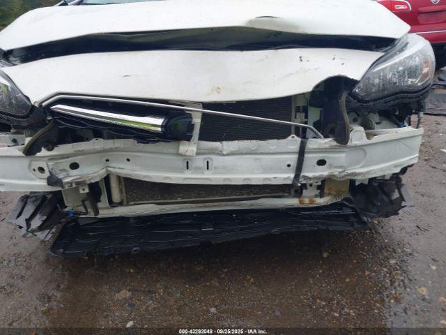 Subaru Impreza 2.0i Image 8