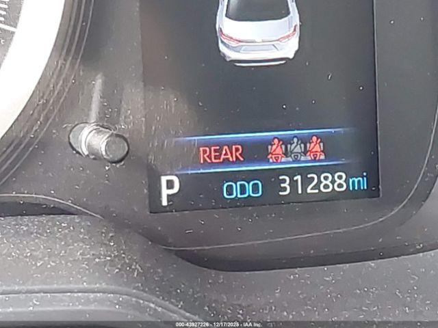 Toyota Corolla Le Image 10